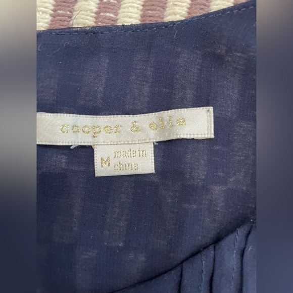 COOPER & ELLA navy floral top Medium - Picture 3 of 7